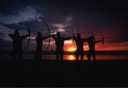 &copy;vandystadt.com-ARCHERS EN ACTION AU COUCHER DU SOLEIL. DIDIER KLEIN